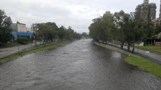 Dos jóvenes fueron rescatados del cauce del Suquía