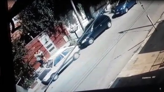 VIDEO: Así intentaron robarle a una chica a plena luz del día en Buenos Aires