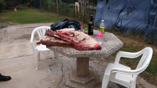 Villa María: le robaron 2 costillares al carnicero y los detuvieron cuando estaban haciendo el fuego
