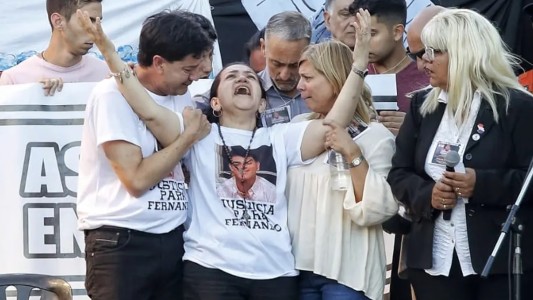 "No saben qué difícil es vivir" dijo la madre de Fernando ante miles de personas