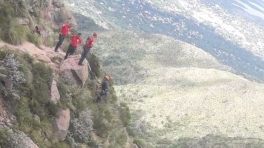 Así es el operativo para retirar el cadáver encontrado en Capilla del Monte