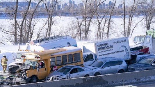 Choque de 200 vehículos en una autopista nevada