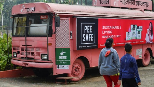 Video: colectivos convertidos en baños seguros para mujeres