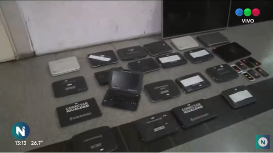 Investigan si las 19 netbooks recuperadas son las robadas del colegio Alejandro Carbó.