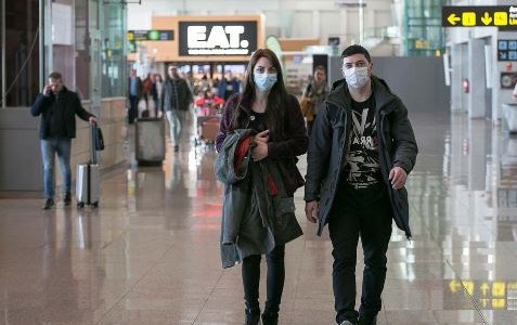 Coronavirus: los cinco rumores desmentidos sobre el contagio de la enfermedad