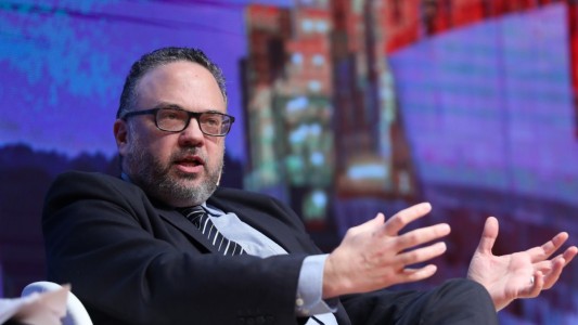 Kulfas anticipó que lanzará un plan para renovar el transporte público