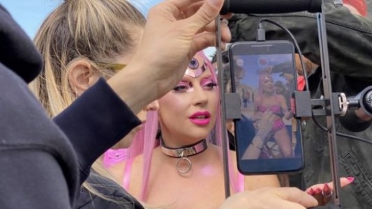 Lady Gaga anunció la salida de su nuevo disco "Chromatica" el 10 de abril