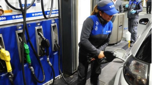 Los combustibles de YPF aumentaron hasta 15 centavos por litro