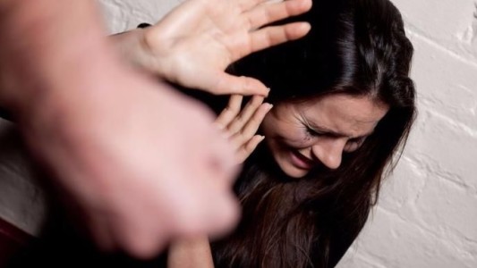 El ministro de Defensa firmará la licencia paga para víctimas de violencia de género