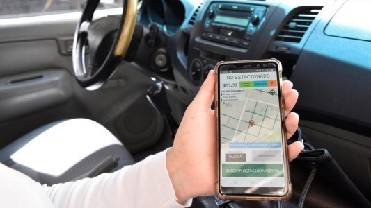 Sale una grúa a levantar Movypark: le rescinden el contrato, por incumplimiento