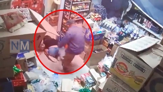 VIDEO: Empleadas de un maxikiosco fueron golpeadas en el Día de la Mujer durante un asalto
