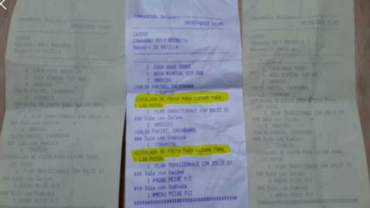 Como frutilla del postre, la discriminación: una pareja recibió la factura "para los putos"