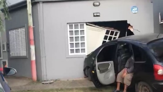 Tomó, manejó, chocó y se durmió