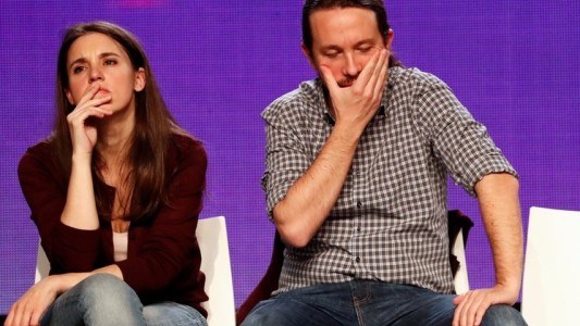 La ministra española Irene Montero tiene coronavirus y su esposo, el vicepresidente, quedó en cuarentena