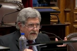Secretario parlamentario del Senado: "Les deseo suerte con el contagio"