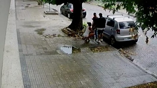 Tenía sexo con una chica trans en la calle y le robaron