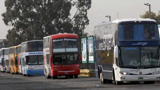 Fin de semana largo: suspenden transporte de larga distancia y restringen servicios urbanos