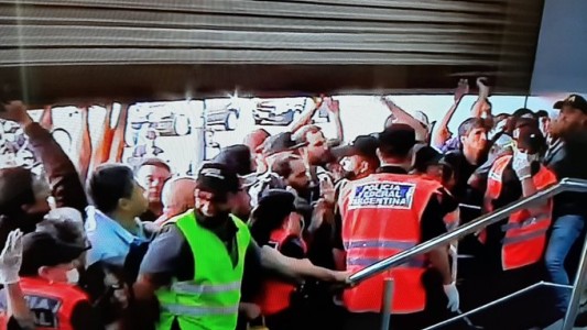 Descontrol y trenes repletos en Constitución y Once