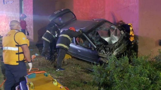 Dos muertos en un choque a alta velocidad en la avenida Celso Barrios