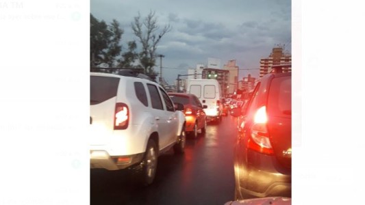 Largas colas en control policial de ingreso al centro, hasta que dieron pase libre