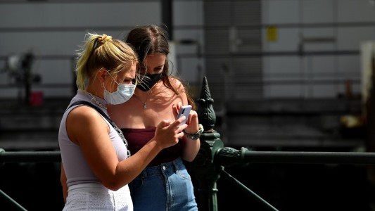 Coronavirus: detectaron nuevos síntomas, frecuentes en en jóvenes