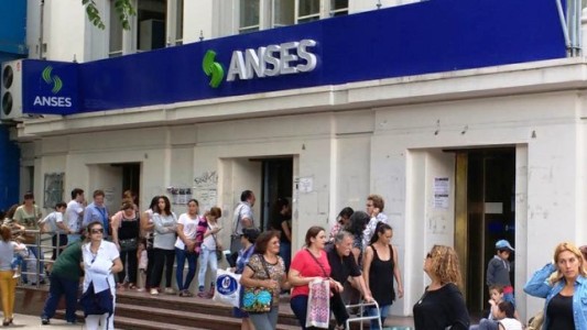 Paso a paso: cómo acceder a los 10 mil pesos del Ingreso Familiar de Emergencia