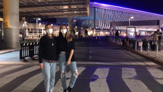 Cerca de 15 médicos y profesionales de la salud cordobeses llegan tras un vuelo especial desde Europa