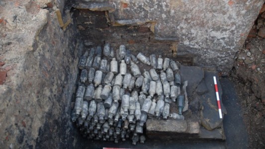 Hallaron más de 600 botellas de una cerveza de hace 130 años