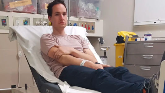 Buscaba inventar un dispositivo contra el coronavirus, se insertó imanes en la nariz y terminó internado