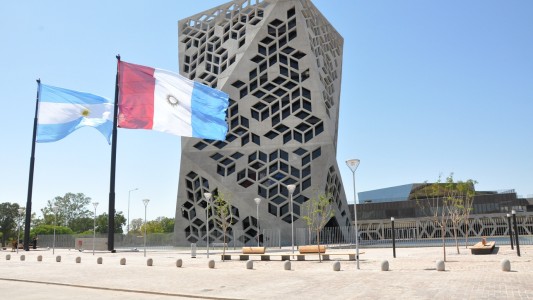 Funcionarios provinciales se recortarán el sueldos de abril