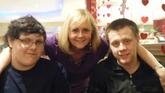 Murió una mujer que se había negado a separarse de su hijo con coronavirus