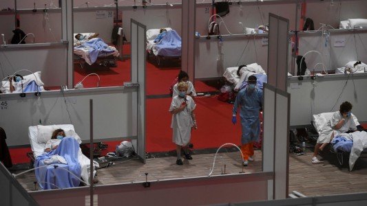 Con 637 muertes, España registra otra caída en los fallecimientos y contagios