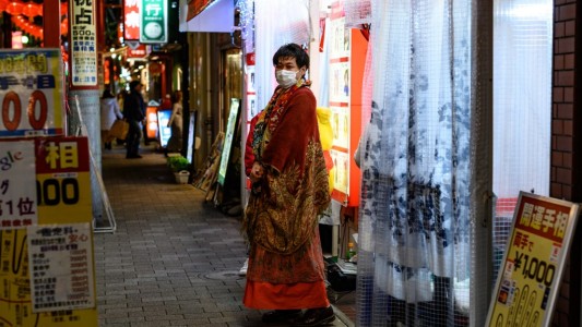 Japón se prepara para declarar alerta sanitaria y limitar la circulación