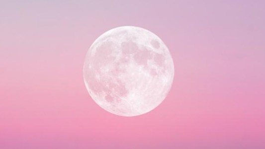 Show en el cielo: la "superluna" rosa de abril