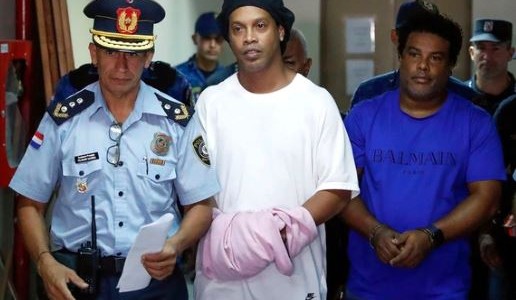 Eliminarían a Ronaldinho del juego FIFA 20 por estar preso en Paraguay