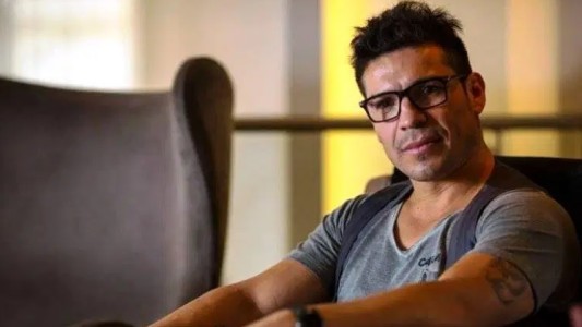 "Maravilla" Martínez toma clases de piano mientras está en cuarentena