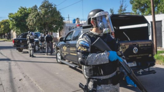 Pelo y barba para un cliente y su peluquera por no cumplir el aislamiento