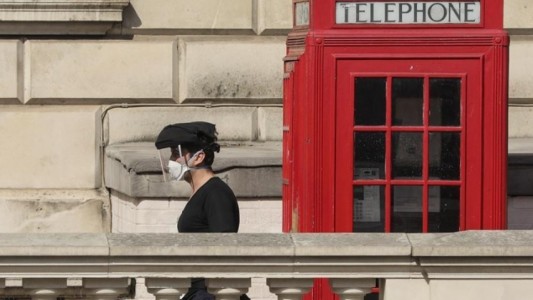 Reino Unido extendió la cuarenta hasta mayo tras superar los 13.700 fallecidos