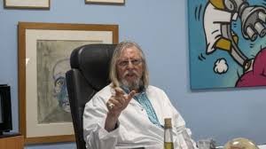 "Por razones misteriosas el coronavirus está en vías de desaparecer", asegura el médico francés que dice tener la cura