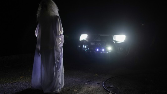 VIDEO: estupor por el fantasma que aterroriza en las calles a quienes no cumplen la cuarentena