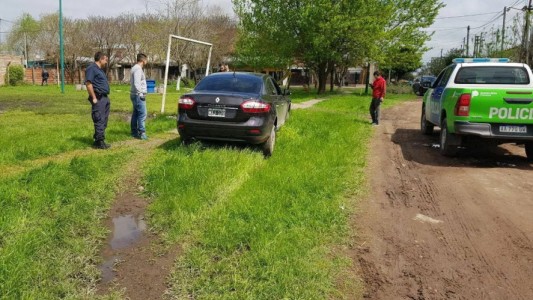 Se negaron a respetar la cuarentena, le dieron una paliza a los policías y a uno le robaron el arma