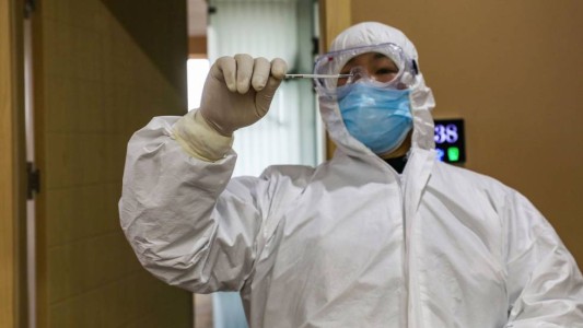 Científicos de Cambridge creen que el coronavirus se originó antes y en otra ciudad de China