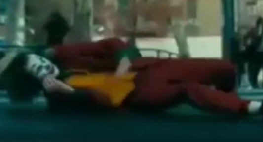 VIDEO: el Guasón violó la cuarentena y fue atropellado por un taxi en La Cañada