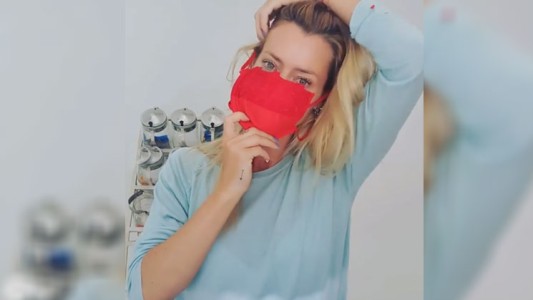 Tapabocas con un corpiño: el tutorial de Nicole Neumann