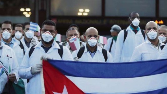Coronavirus: Médicos se oponen a la llegada de profesionales de la salud cubanos