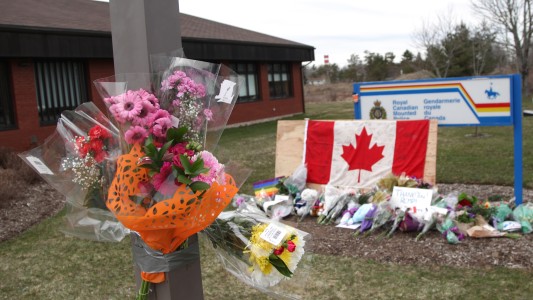 Sube a 23 el número de muertos en el peor tiroteo de la historia de Canadá