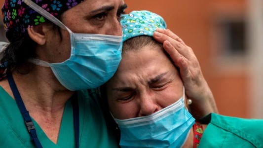 Comprueban que el coronavirus también se transmite a través de las lágrimas