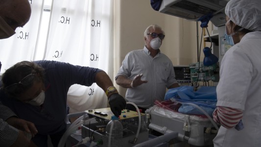 Coronavirus: Canessa, sobreviviente de Los Andes, creó un respirador para que la gente no muera de "sed de aire"