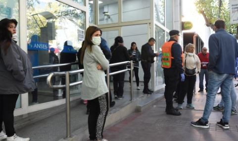 Coronavirus en la Argentina: los bancos seguirán con el esquema de atención con turno