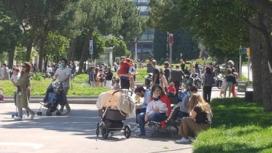 "#Irresponsables", el hastag en España tras la primera salida de los niños durante la pandemia